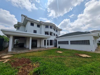6 Bedroom Ambassadorial House5