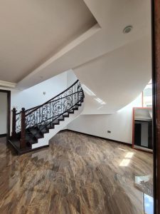 6 Bedroom Ambassadorial House6