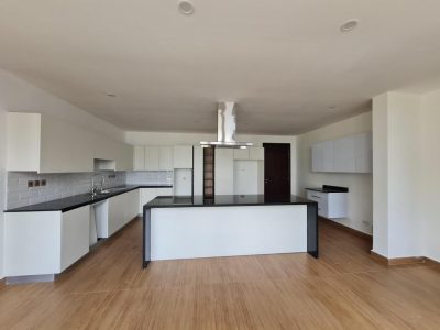 6 Bedroom Ambassadorial House8